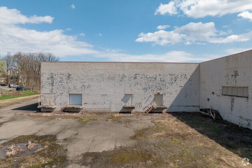 More Photos Of 219 Vestal Ave, Endicott Freestanding For Sale