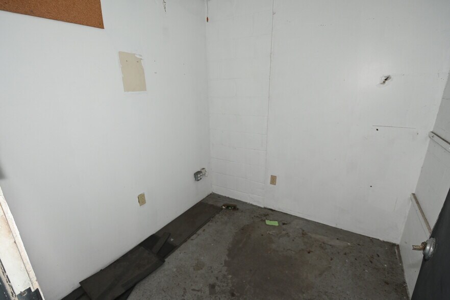 More Photos Of 47 W Amelia St, Orlando Bar For Sale