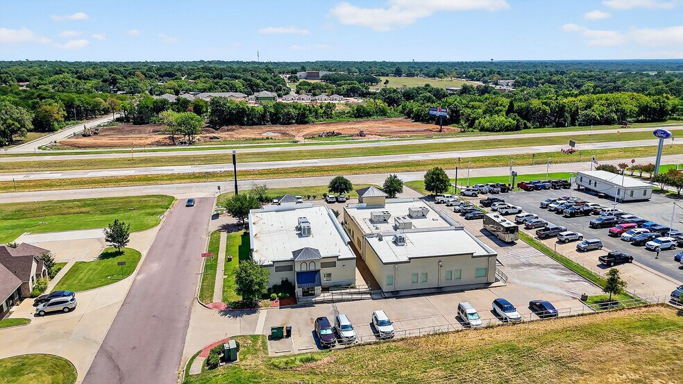More Photos Of 101 S US Highway 75, Denison Medical For Lease