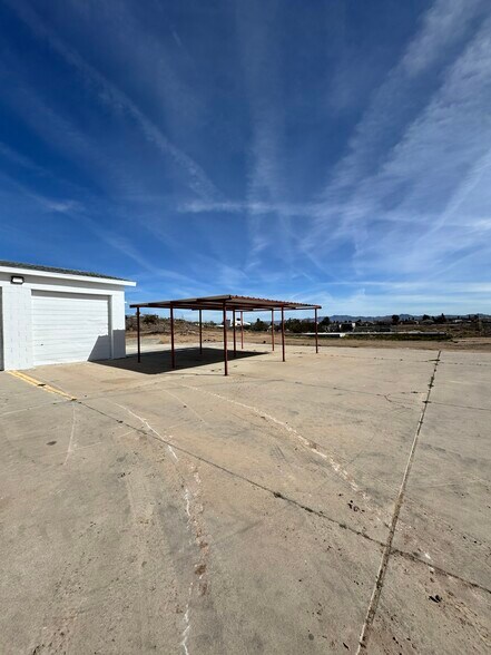More Photos Of 3600 Glenn, Kingman Auto Repair For Lease