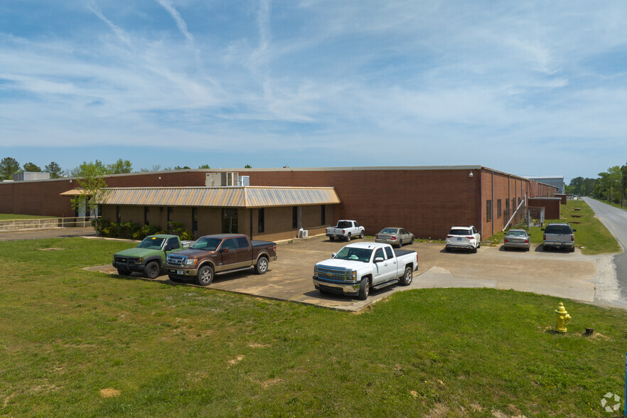 Primary Photo Of 3810 Pleasant Valley Rd, Attalla Warehouse For Lease