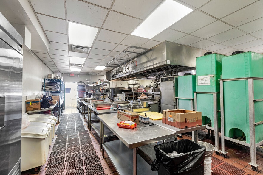 More Photos Of 96 Madeira Rd, Islamorada Restaurant For Sale