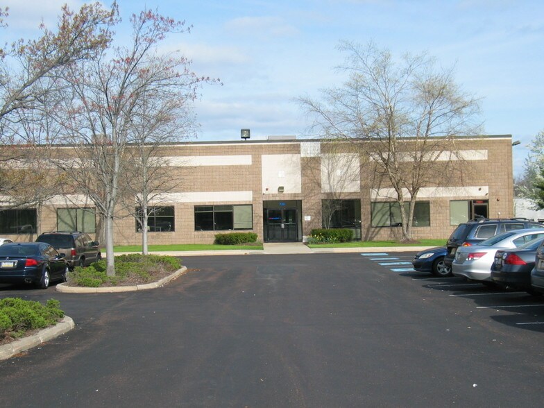 More Photos Of 730 Louis Dr, Warminster Warehouse For Lease