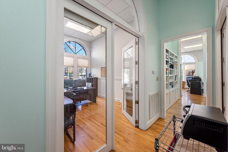 More Photos Of 37-45 E Boscawen St, Winchester Office For Sale