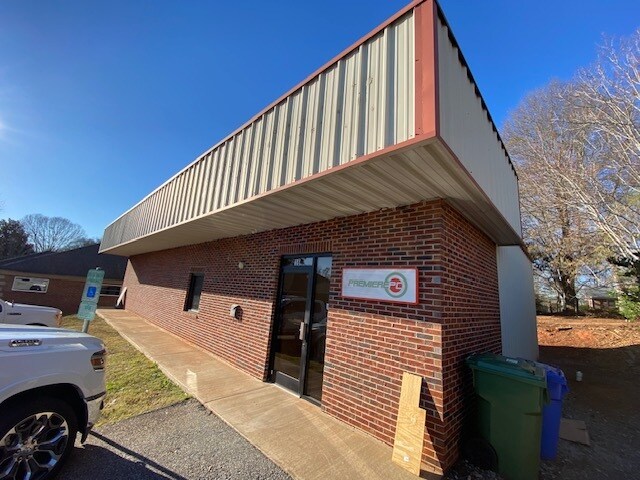More Photos Of 16 W Pointe Blvd, Mauldin Freestanding For Lease