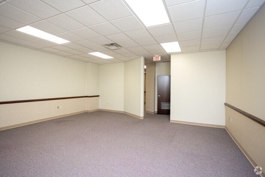 More Photos Of 205 W Market St, Lima Office For Sale
