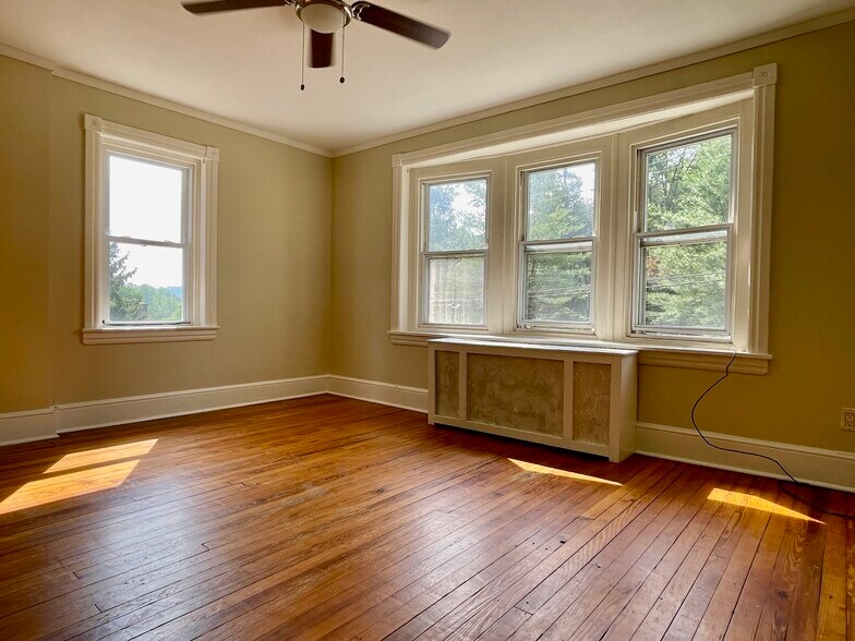 More Photos Of 692 Lenni Rd, Aston Warehouse For Sale