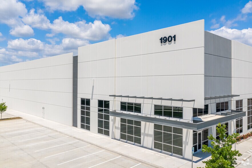 Primary Photo Of 6601 Oak Grove Rd, Fort Worth Unknown For Lease