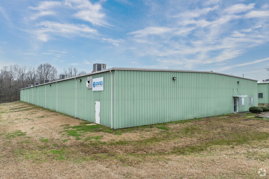 More Photos Of 120 Saint Charles Ave, Flora Manufacturing For Sale
