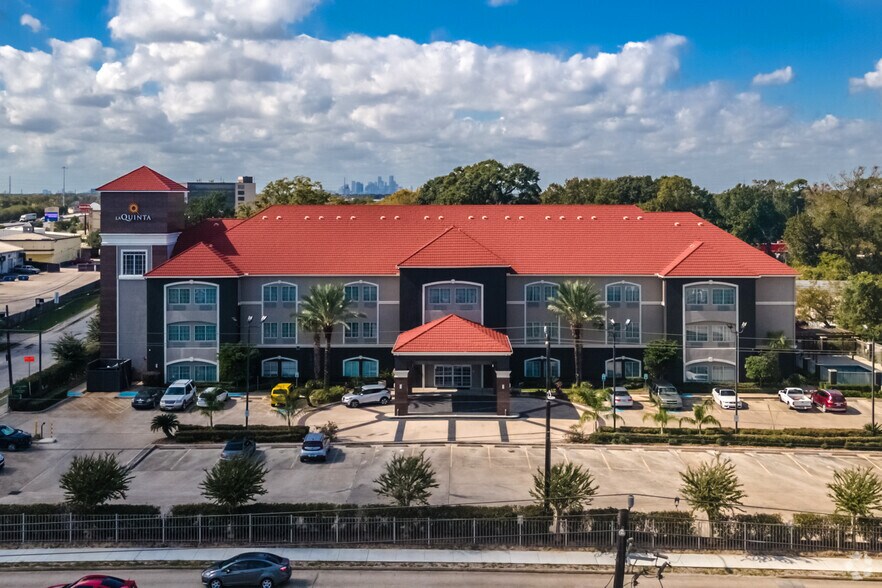 Primary Photo Of 930 Normandy St, Houston Hotel For Sale