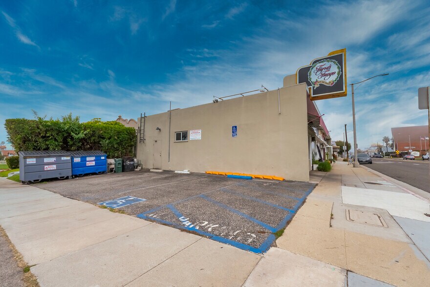 More Photos Of 1213-1223 S Pacific Coast Hwy, Redondo Beach Storefront For Sale