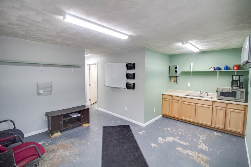 More Photos Of 98 Curtis St, Jerseyville Flex For Sale