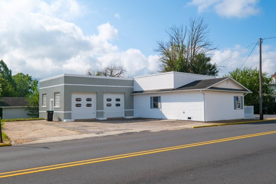 More Photos Of 9604 S Congress St, New Market Office For Sale