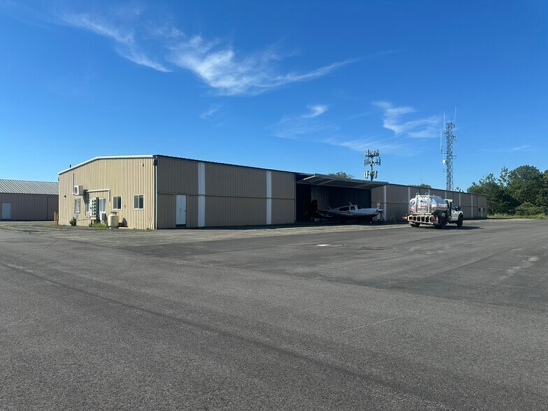 More Photos Of 10 Hangar Rd, Vineyard Haven Warehouse For Lease