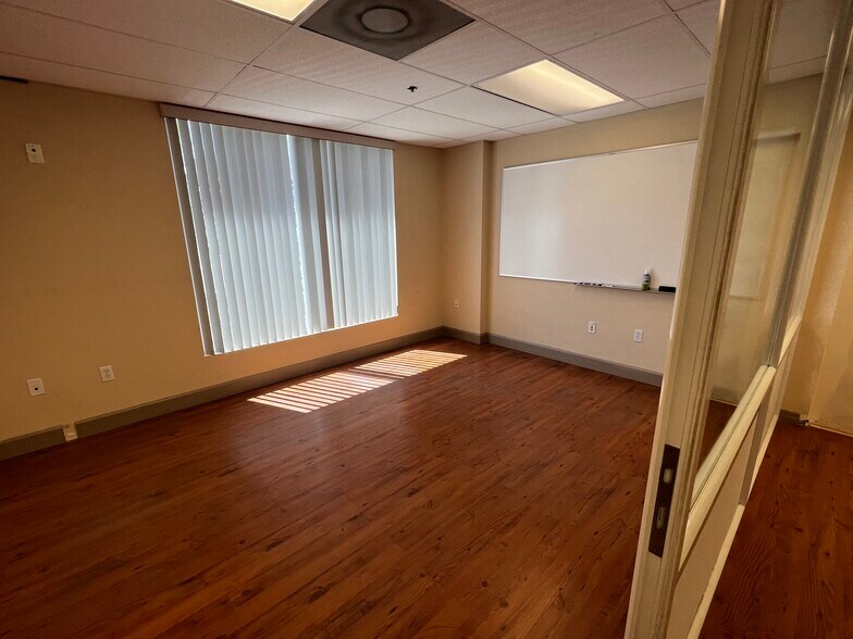 More Photos Of 885 Tallevast Rd, Sarasota Manufacturing For Lease