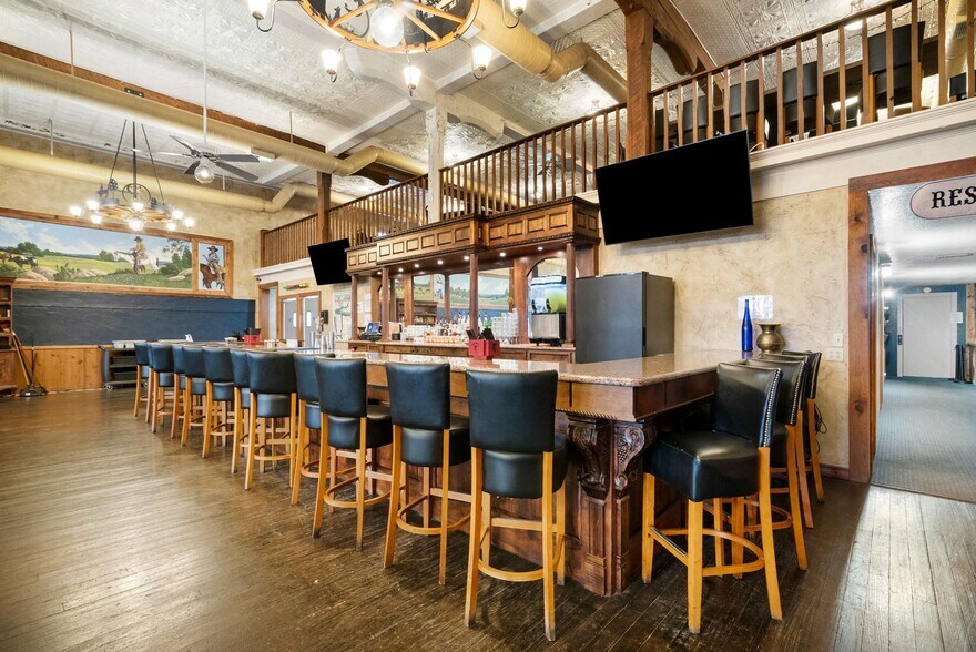 More Photos Of 100 N Texas St, De Leon Storefront Retail Office For Sale