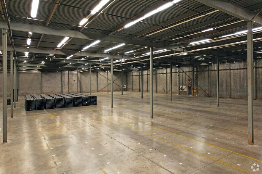 More Photos Of 572 S New St, Eden Distribution For Lease