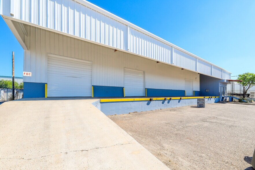 More Photos Of 14415 Import Rd, Laredo Warehouse For Lease