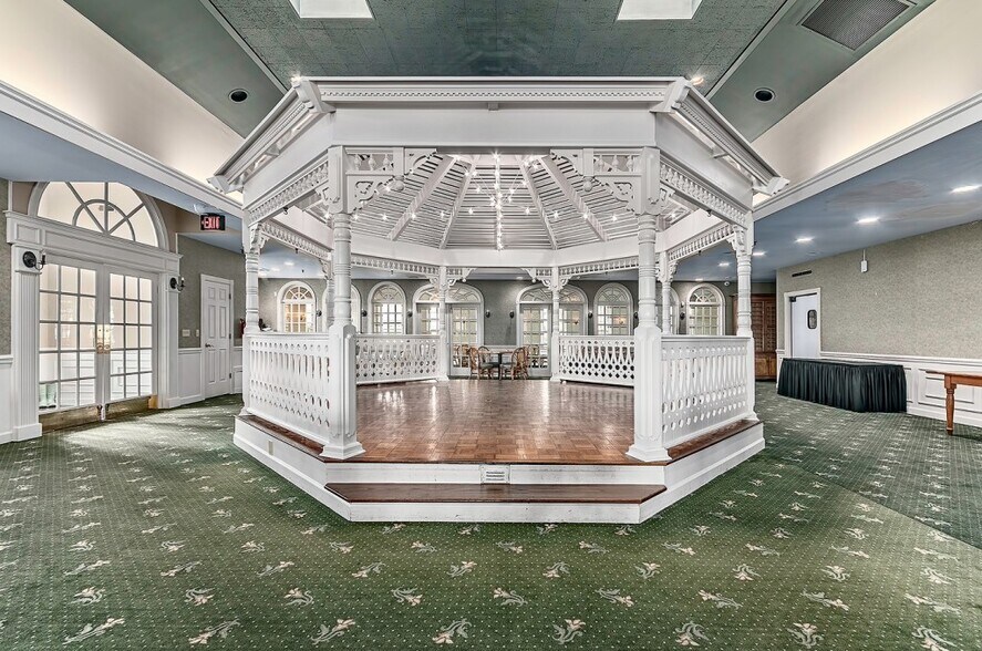 More Photos Of 470 Brickyard Rd, Etowah Restaurant For Sale