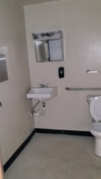 More Photos Of 3106 W Lincoln St, Phoenix Warehouse For Lease