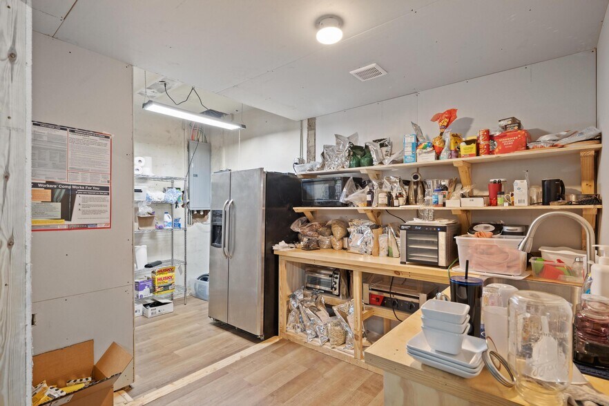 More Photos Of 4349 Louis Ave, Holiday Warehouse For Sale