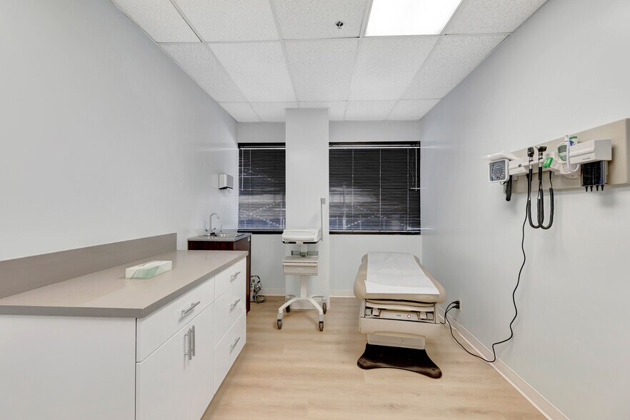 More Photos Of 18800 Delaware St, Huntington Beach Medical For Sale