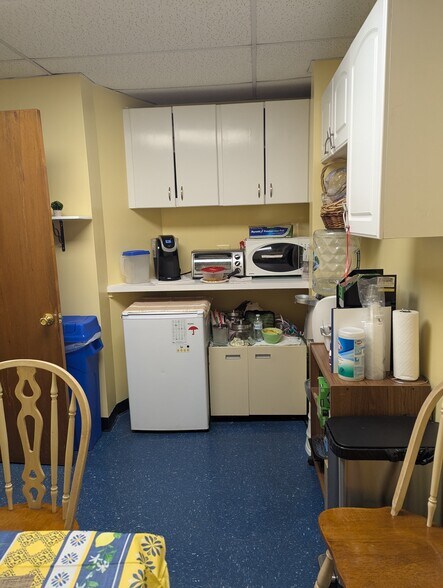 More Photos Of 572-574 Newark Ave, Jersey City Office For Sale