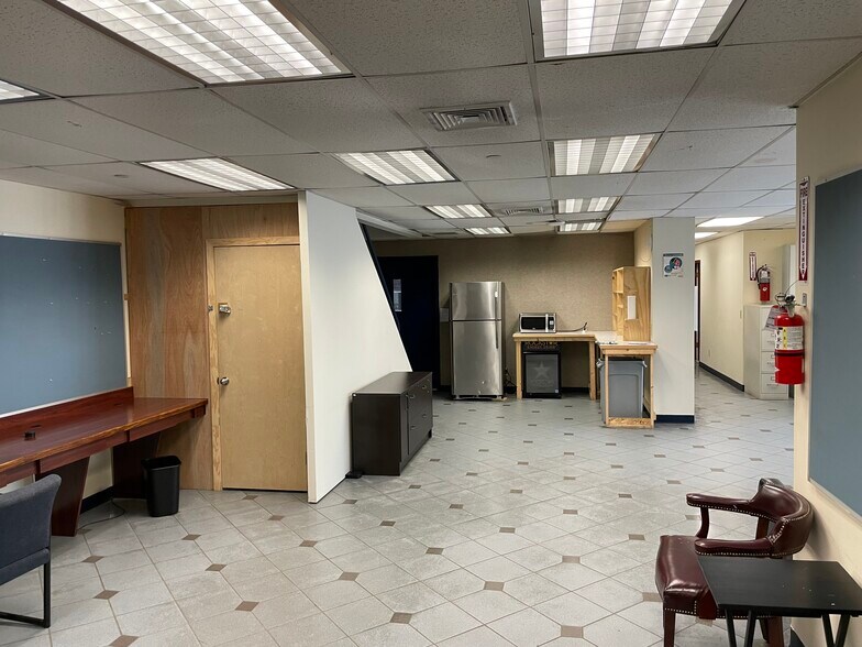 More Photos Of 4865 Arthur Kill Rd, Staten Island Warehouse For Lease