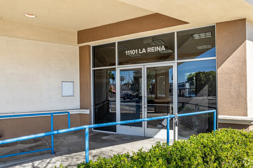 More Photos Of 11101 La Reina Ave, Downey Bank For Lease