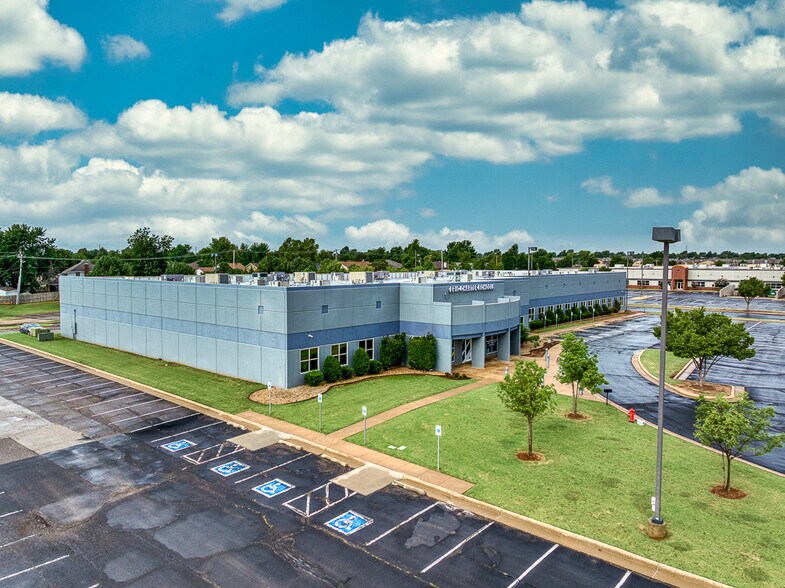 More Photos Of 7720 NW 85th Ter, Oklahoma City Office For Sale