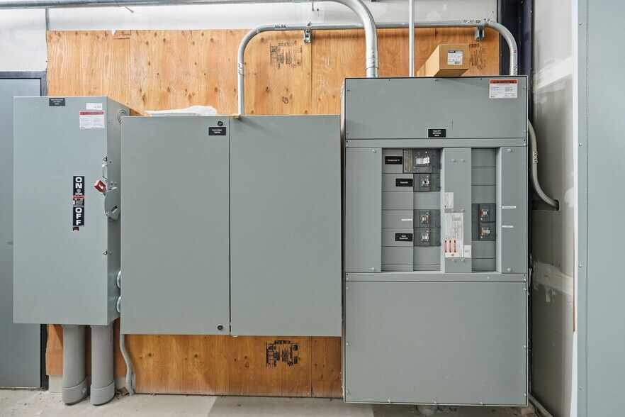 More Photos Of 224 Robot St, Vars Warehouse For Sale