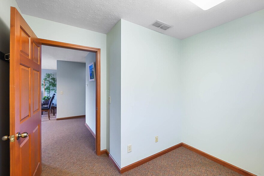 More Photos Of 860 E Franklin St, Dayton Medical For Sale