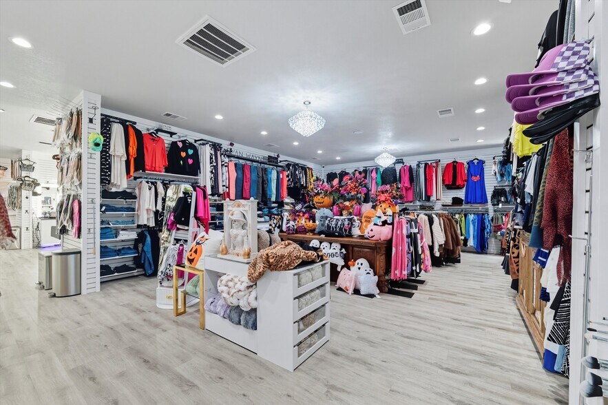 More Photos Of 450 W Harwood Rd, Hurst Freestanding For Sale