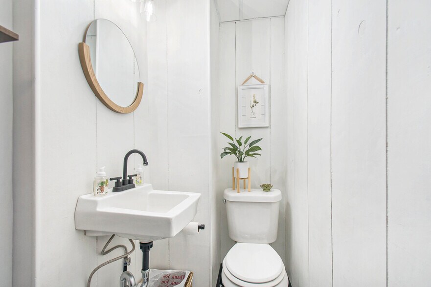 More Photos Of 111 Commercial St, Dowagiac Storefront Retail Residential For Sale