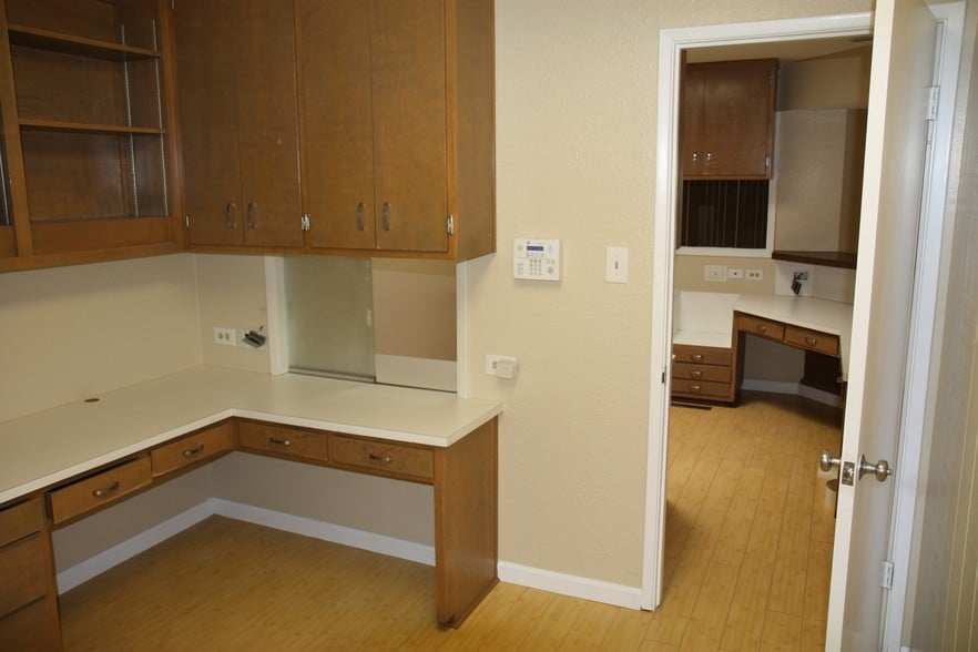 More Photos Of 1240 W Robinhood Dr, Stockton Medical For Lease