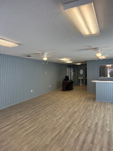 More Photos Of 125 Old Number Six Hwy, Saint Matthews Warehouse For Lease