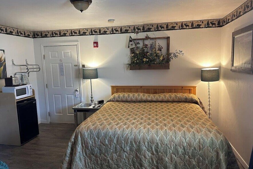 More Photos Of 1555 Aultman St, Ely Hotel For Sale