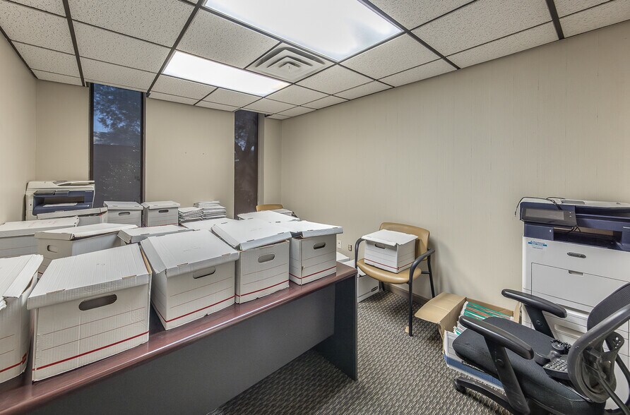 More Photos Of 2599 74th St, Lubbock Office For Sale