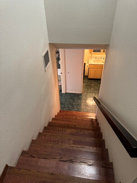 More Photos Of 711 W 17th St, Costa Mesa Light Manufacturing For Sale