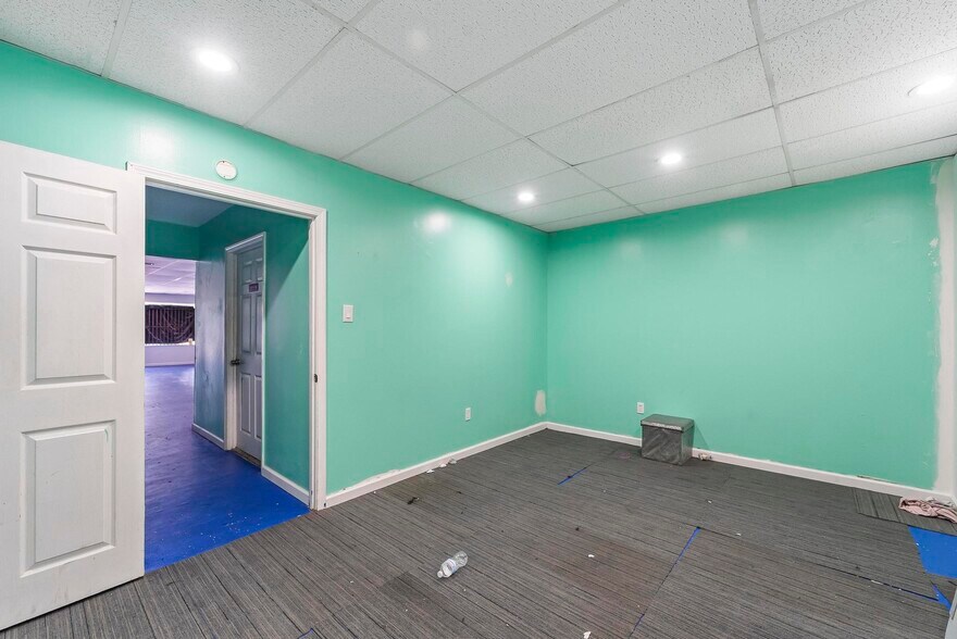 More Photos Of 909-911 Milton Rd, Alton Flex For Sale