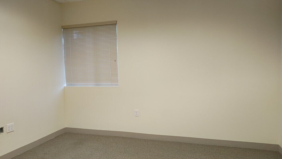 More Photos Of 2237 N Commerce Pky, Weston Office For Lease