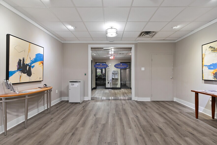 More Photos Of 1506 Staples Mill Rd, Richmond Office For Sale