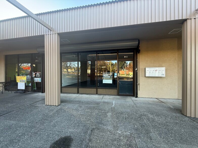 More Photos Of 13185 SW Pacific Hwy, Tigard Freestanding For Lease