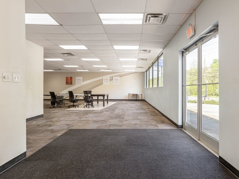 More Photos Of 579 Tunnel Rd, Asheville Freestanding For Lease