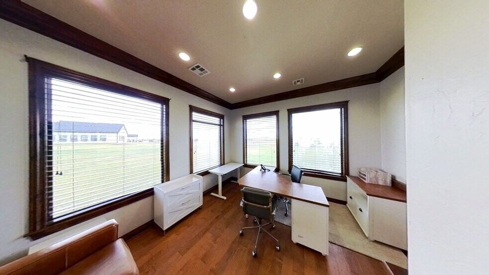More Photos Of 1001 Hospital Cir, Kingfisher Medical For Sale