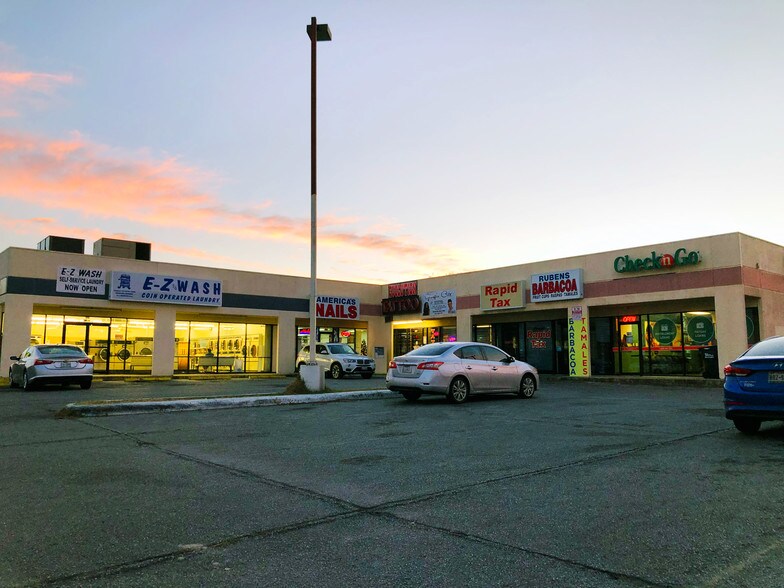 More Photos Of 7475 W Military Dr, San Antonio General Retail For Lease