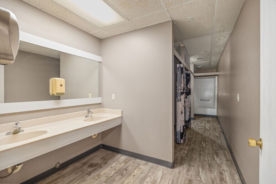 More Photos Of 3919 Messanie St, Saint Joseph Office For Sale