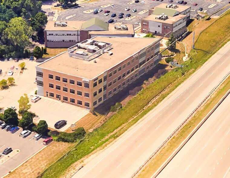 More Photos Of 34 Schroeder Ct, Madison Office For Lease
