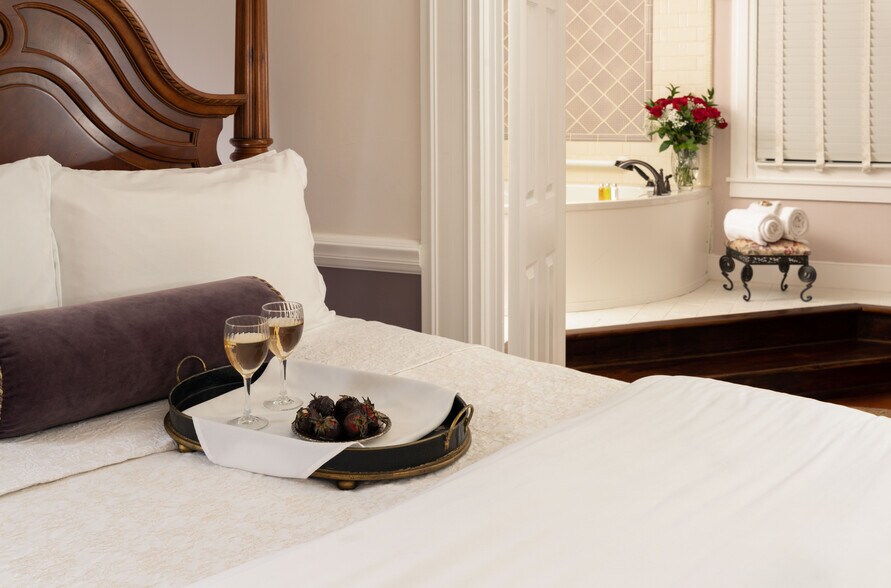 More Photos Of 28 W Bridge St, New Hope Hospitality For Sale