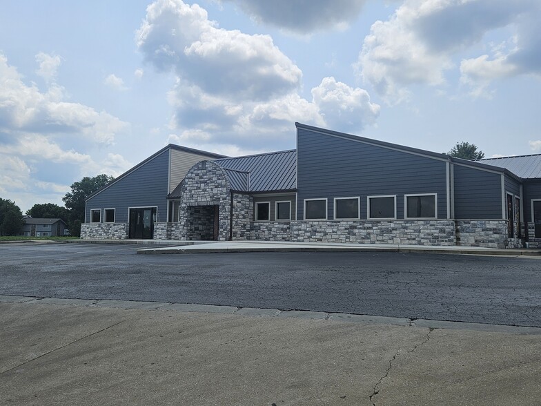 Primary Photo Of 11400 Veterans Memorial Pky, Lake Saint Louis Office For Lease